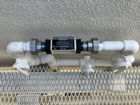 大阪府施設様で施工した都市ガス流量計交換の交換後のメーター（型式：ATZTA TBX）の写真