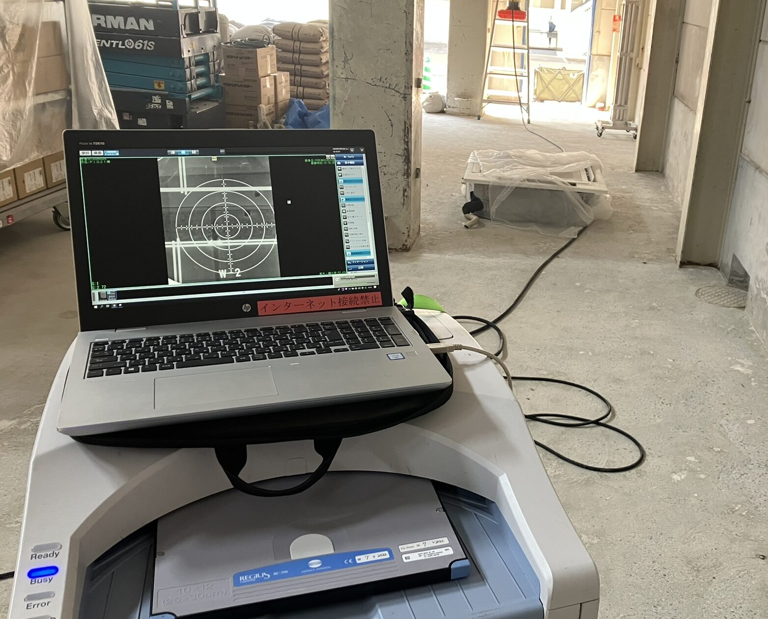 撮り終えたら専用の読み取り機にセットしPCの画面で確認。 