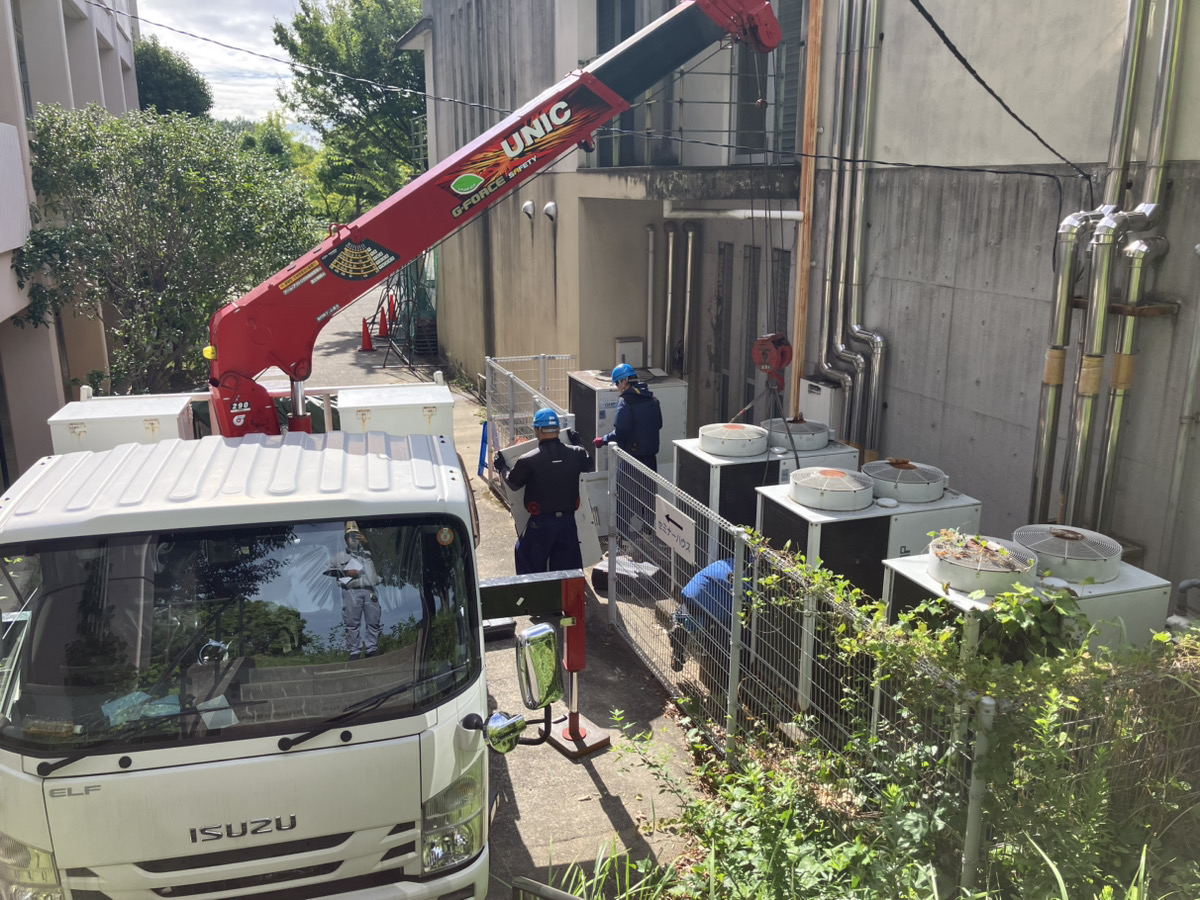 レッカー作業中